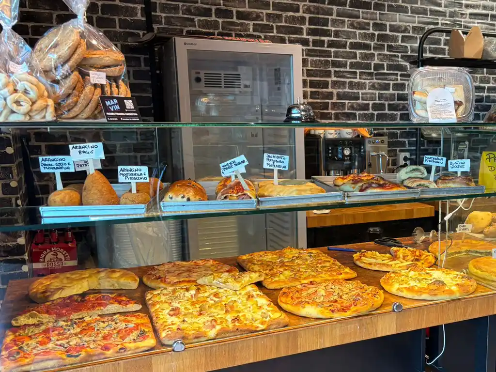 Focacce, pizze, panzerotti, arancini di riso, pane casereccio da Marvin a Gallipoli, corso Roma 155